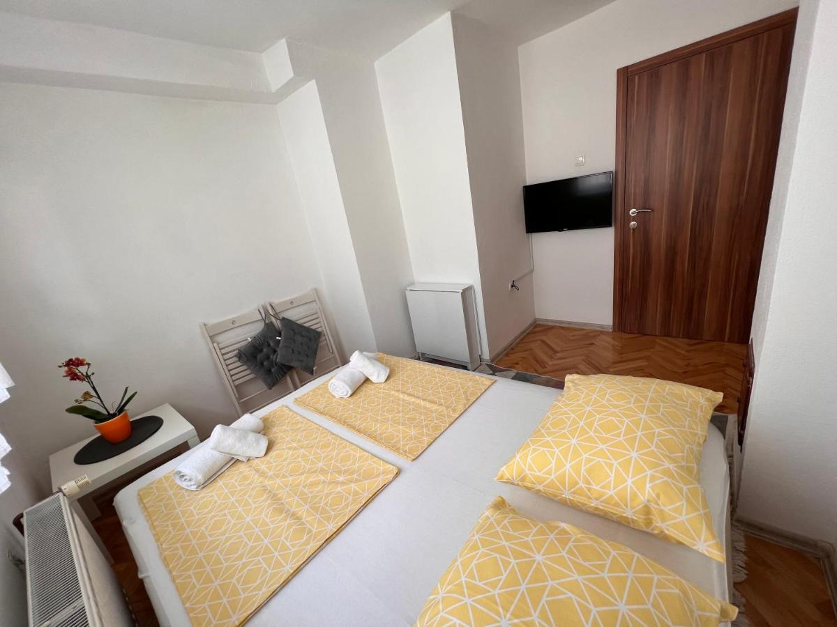 Guest House Kiwi موستار المظهر الخارجي الصورة