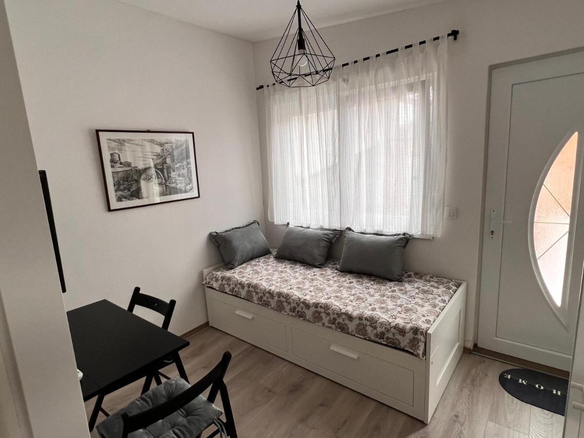 Guest House Kiwi موستار المظهر الخارجي الصورة