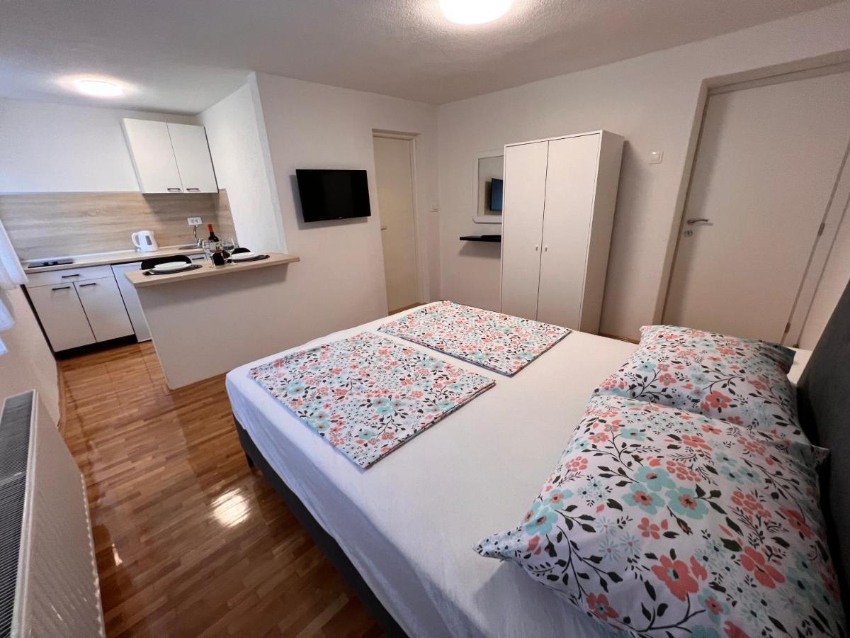 Guest House Kiwi موستار المظهر الخارجي الصورة