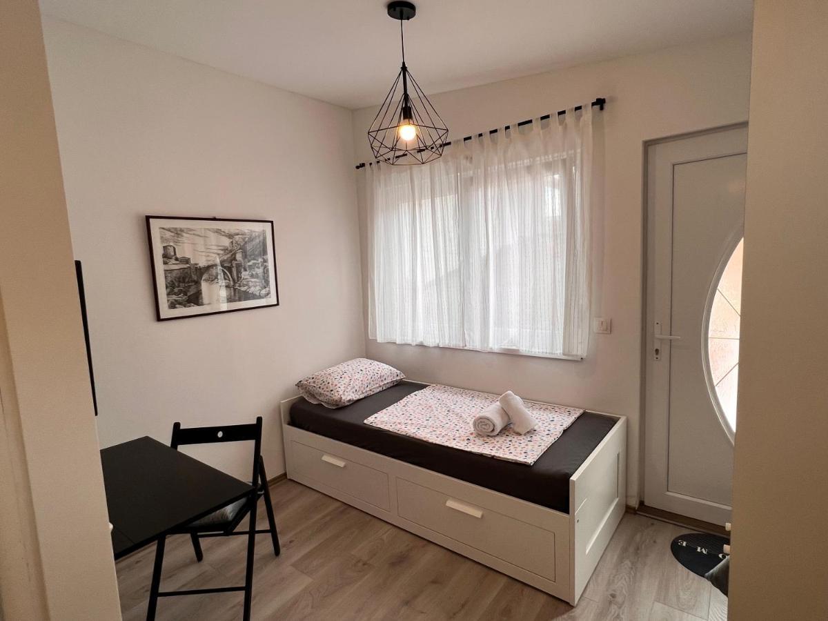 Guest House Kiwi موستار المظهر الخارجي الصورة