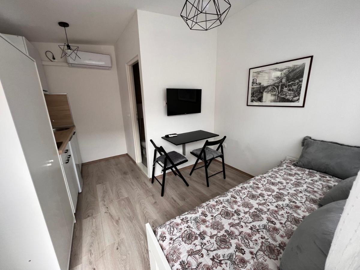 Guest House Kiwi موستار المظهر الخارجي الصورة