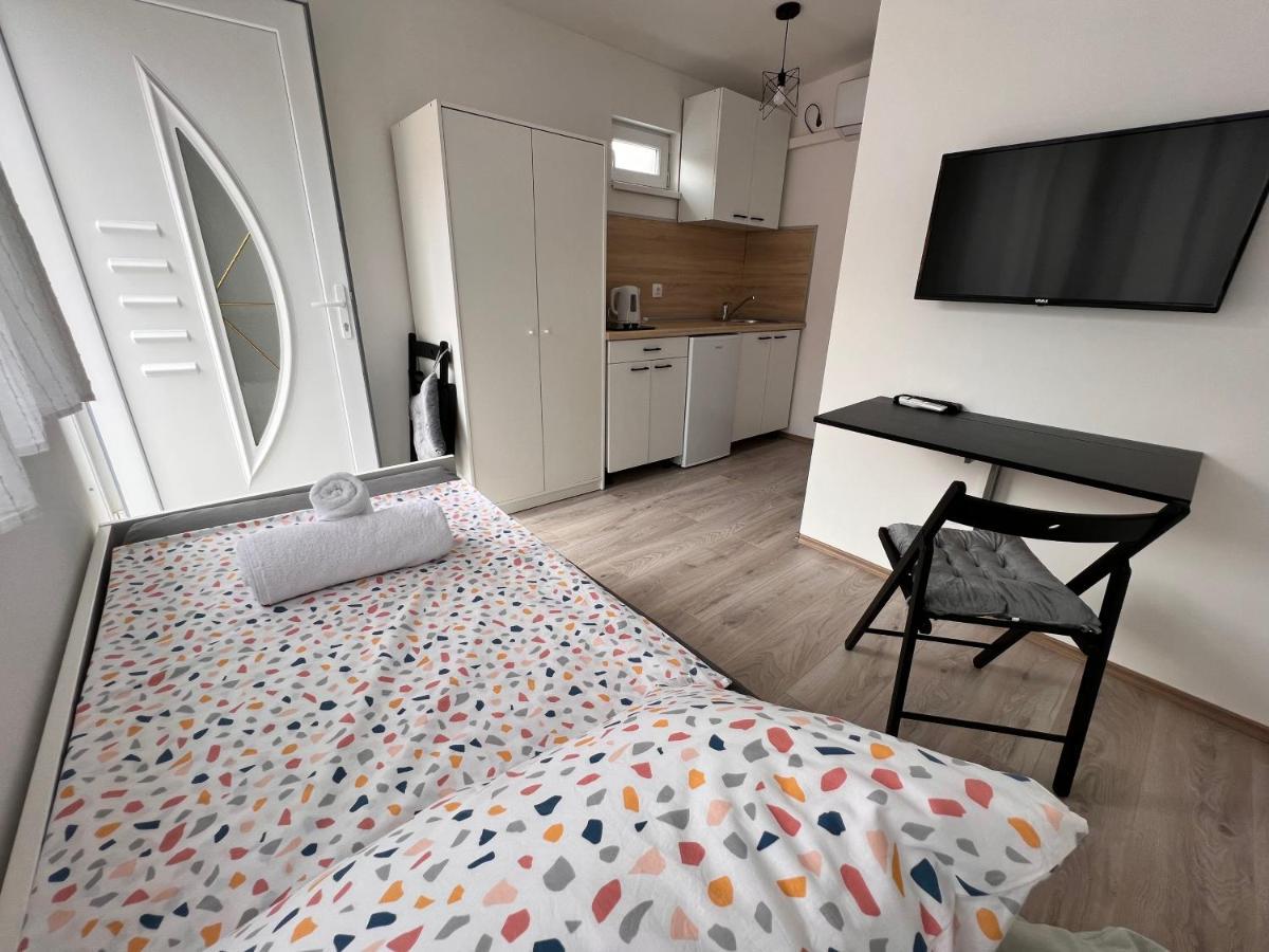 Guest House Kiwi موستار المظهر الخارجي الصورة
