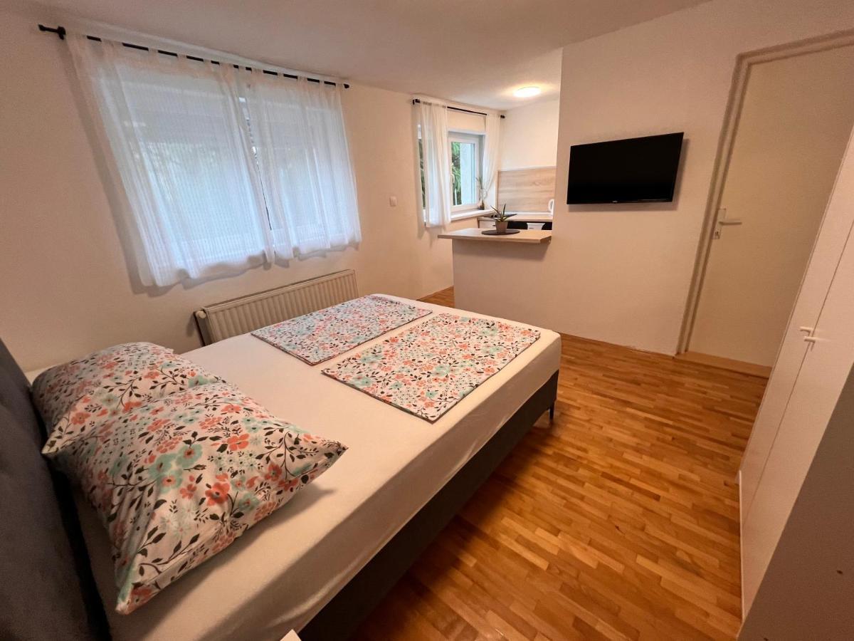 Guest House Kiwi موستار المظهر الخارجي الصورة