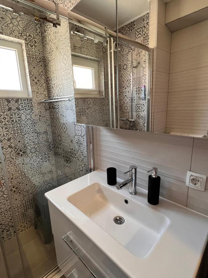 Guest House Kiwi موستار المظهر الخارجي الصورة